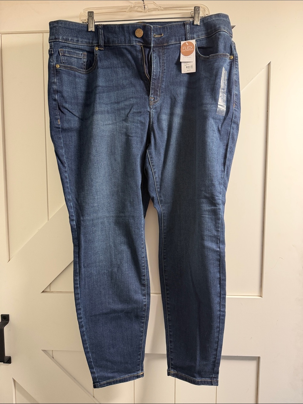Women’s High- Rise Skinny Jeans in Medium Blue. Lane Bryant.  New.